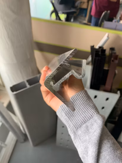 Telaio per pannello solare Estrusione di alluminio Energia solare Argento Nero Telaio solare Anodizzazione Telaio anodizzato